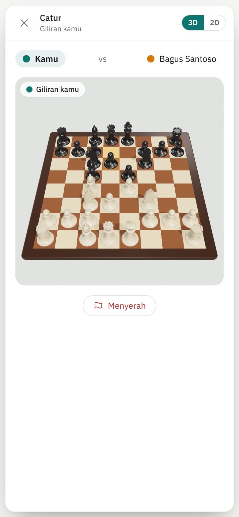 Papan catur 3D di Makechat dengan posisi dan giliran dari pertandingan contoh.